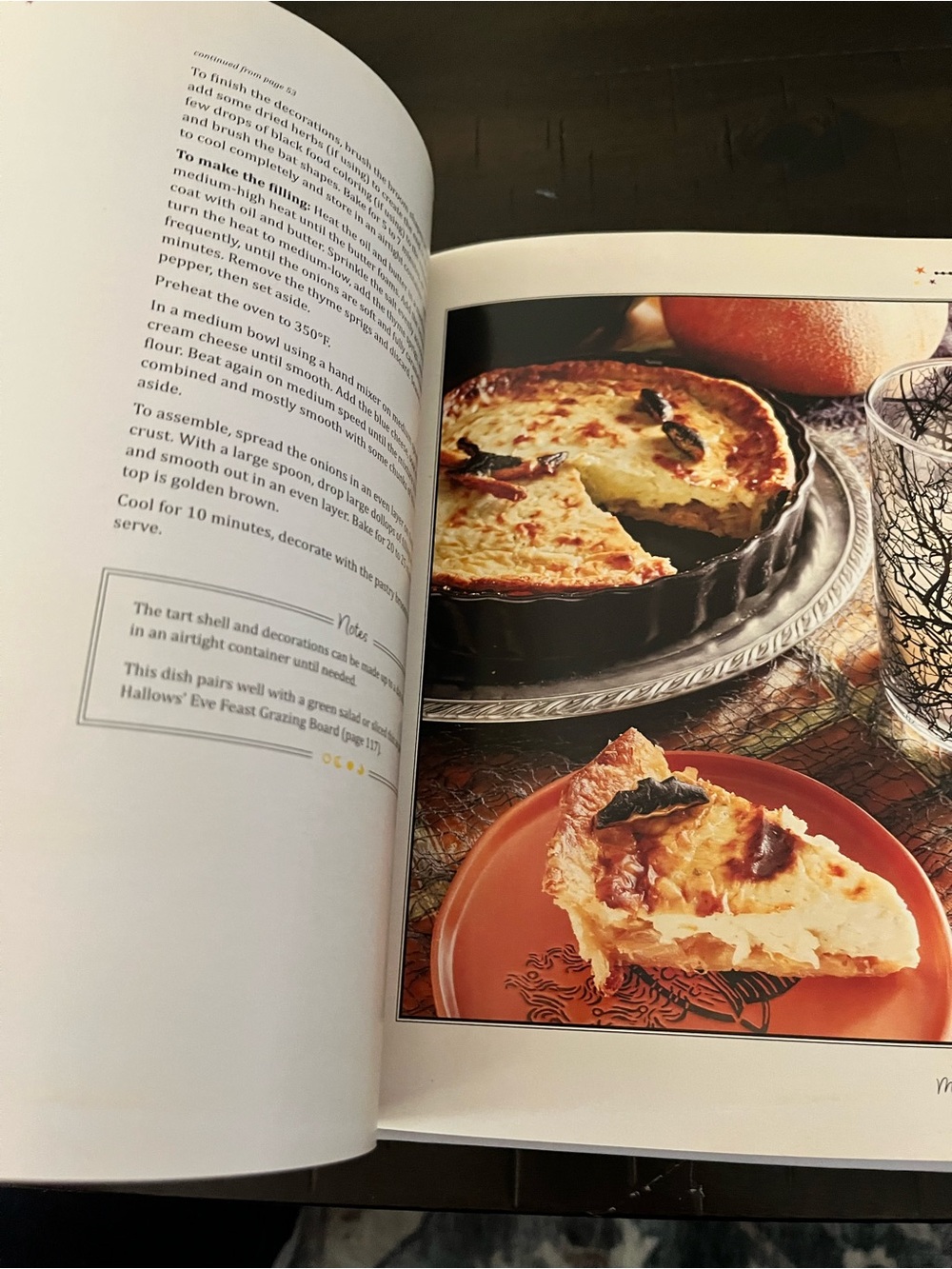 Disney Hocus Pocus Official Cookbook - Hardcover Sanderson Sisters Halloween - Picture 6 of 7